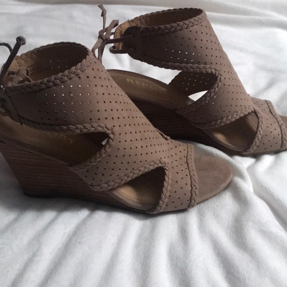 Tan Wedges